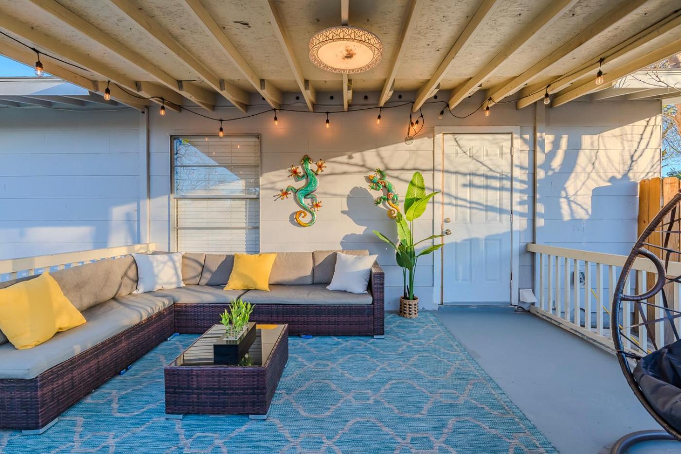 Game Room, Pool & Fire Pit At The Medical Center San Antonio Zewnętrze zdjęcie